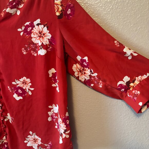 Red Floral Harper Georgette Button-Front 3/4 Sleeve Blouse - Torrid - 00X - Picture 3 of 4